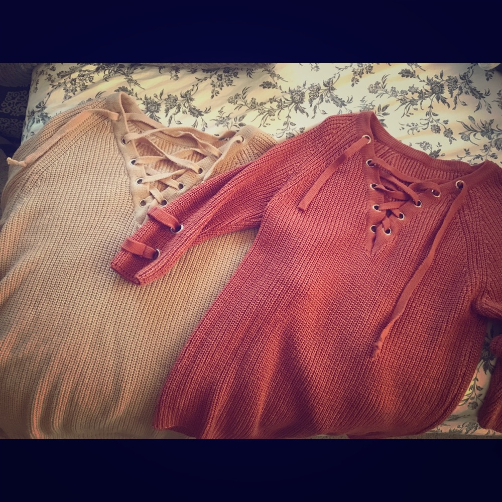 2 knit sweaters
